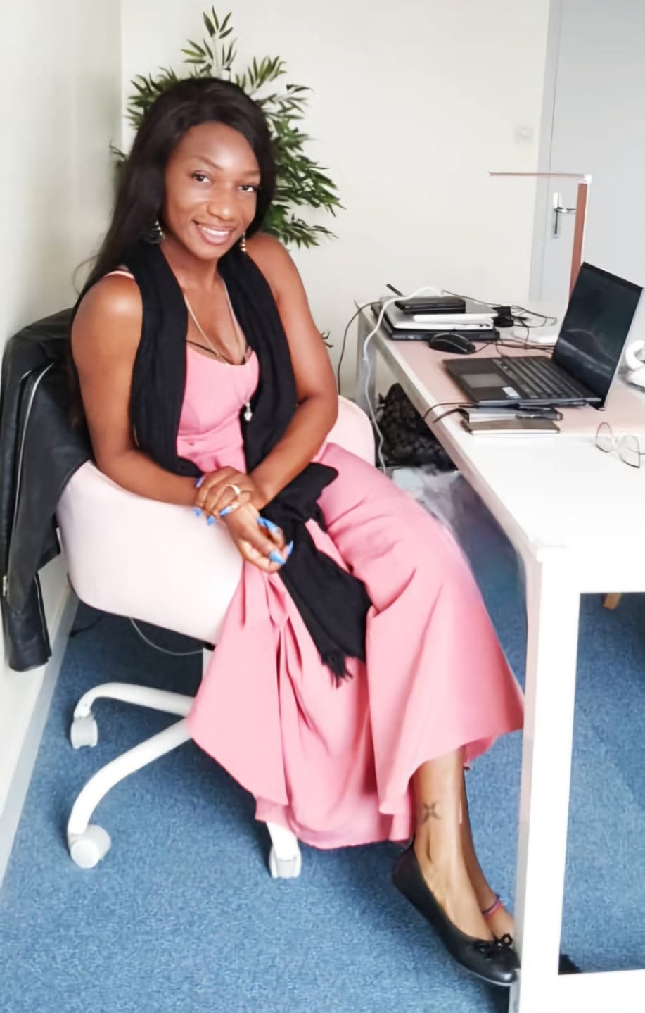 Mélanie, directrice d'Akwaba Love vous accueille désormais au 5 place de la République 41270 Droué